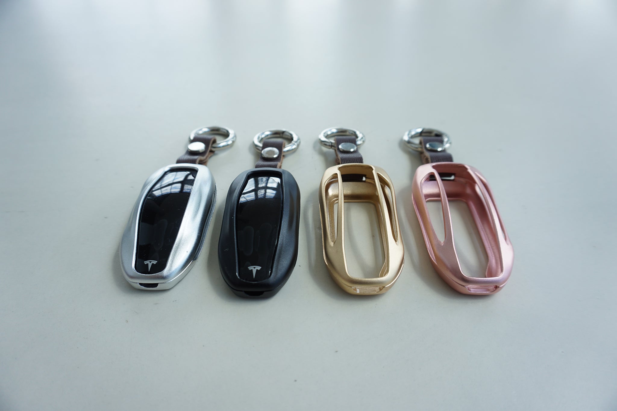 TAPTES Silicone Key Fob Cover with Aluminum Key Chain for Model X